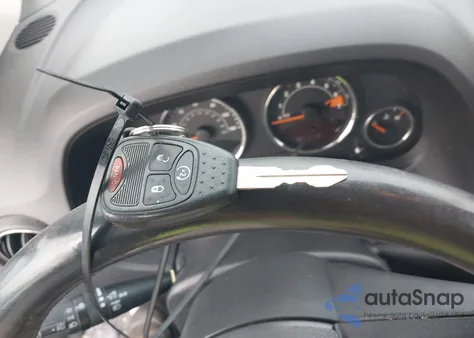 2014 Jeep Compass Latitude из США, поврежденный, VIN 1C4NJDEB7ED688681